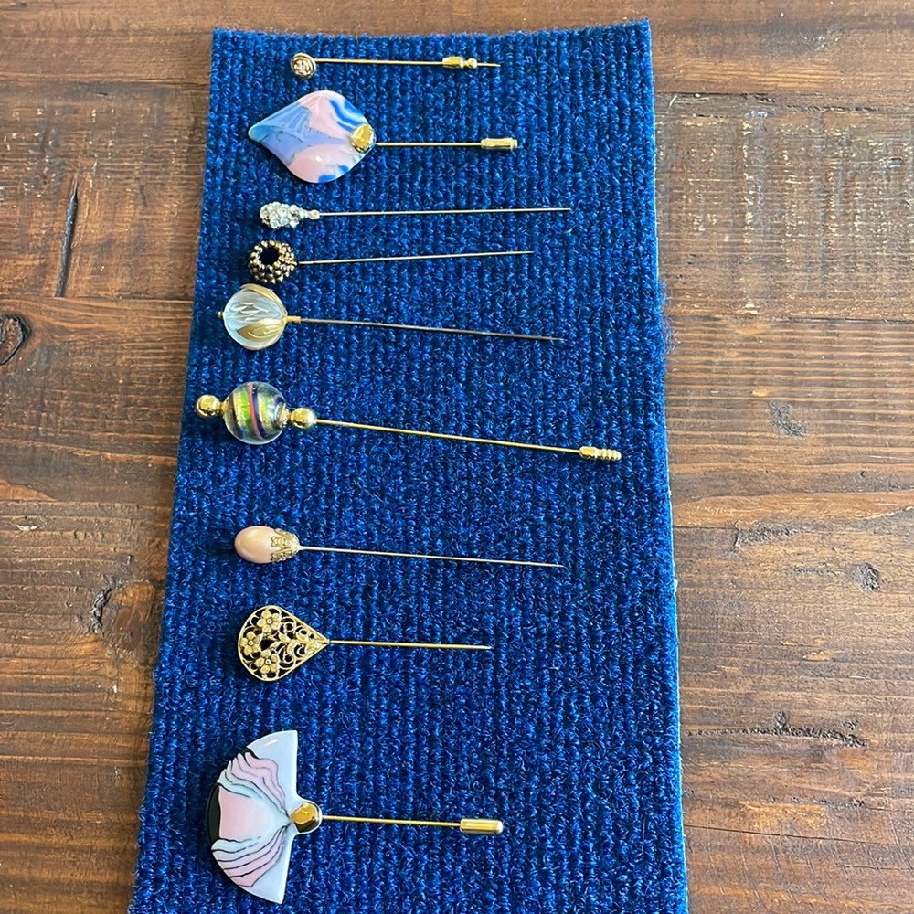 Vintage women’s brooches/pins